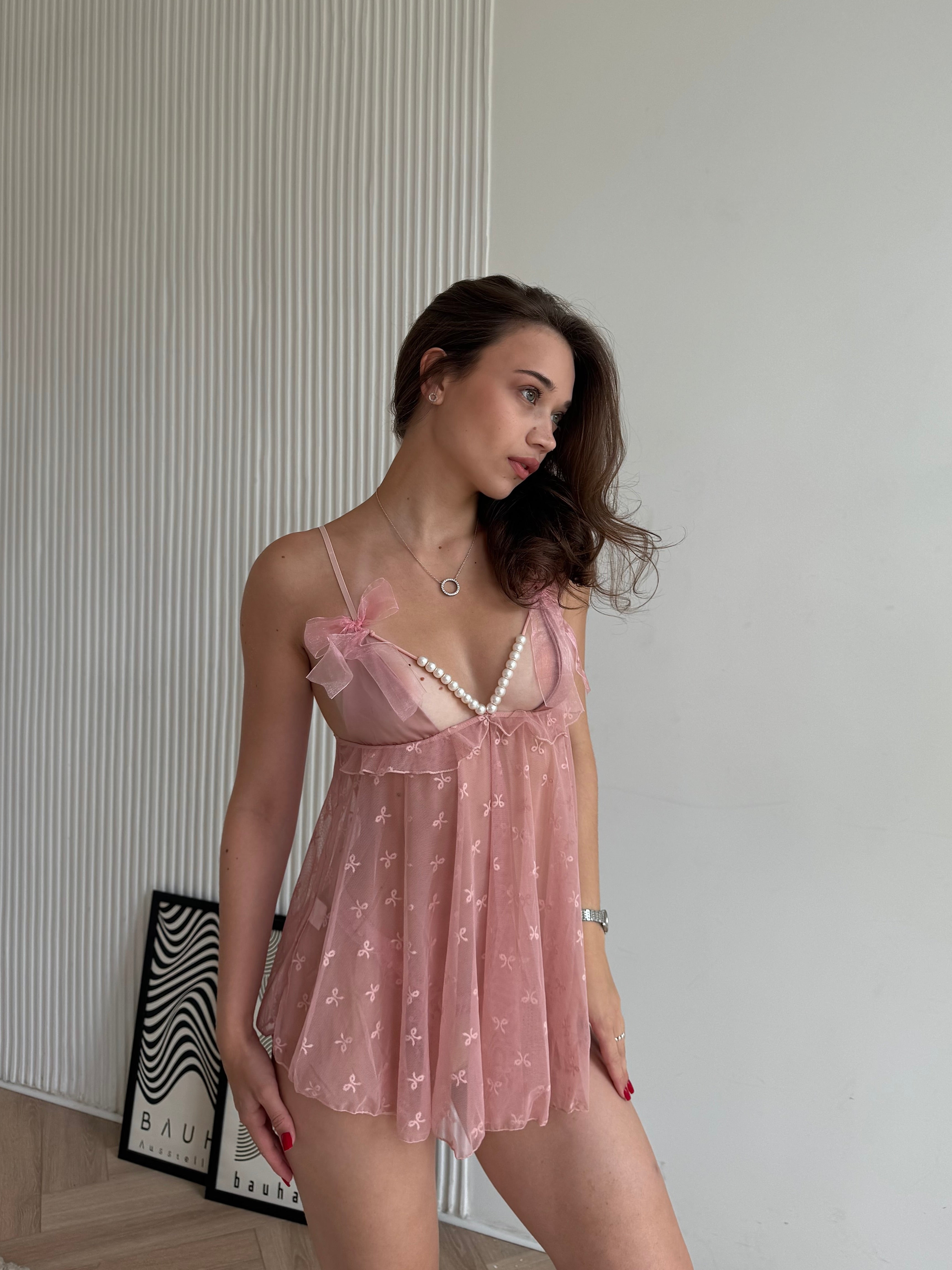 Różowa koszula nocna z perełkami